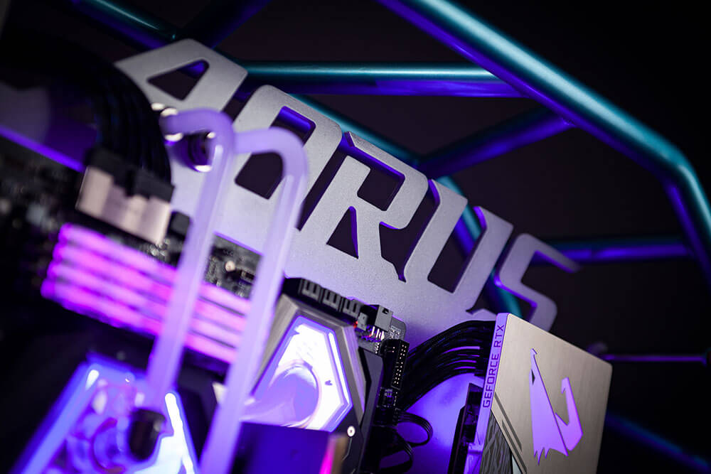 The AORUS title in metal is placed on the top of the ProjectWaterforce. The waterway path starts from the AORUS title