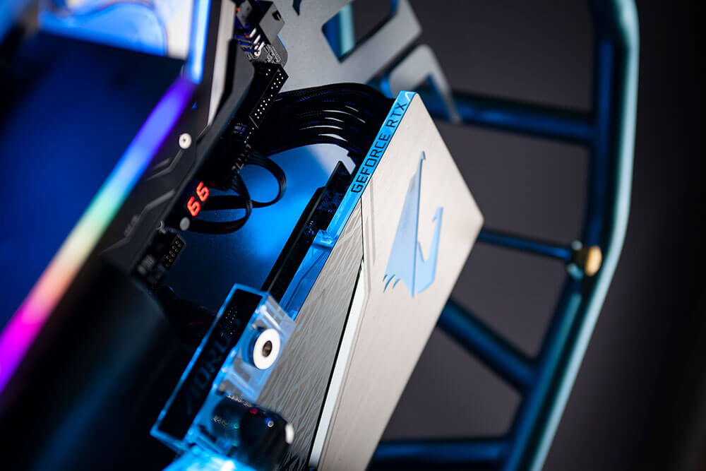 On the AORUS RTX2080 WATERFORCE WB Graphics Card, users can see the engraved falcon logo with a metal finish for a futuristic, cool gamer look.